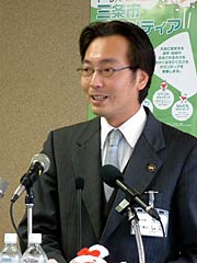 会見する国定市長