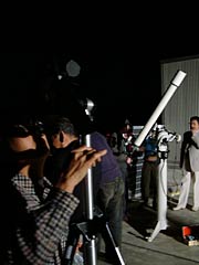 屋外でも天体望遠鏡で観測