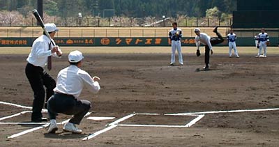 始球式、投手は国定市長、打者は松永教育長