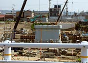 架橋工事が進む常盤橋