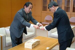 コメリが新潟アルビBCのコメリサンクスデー観戦チケットを三条市の全小学生6,000人にプレゼント