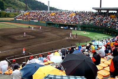 スタンドには3,600人の観客