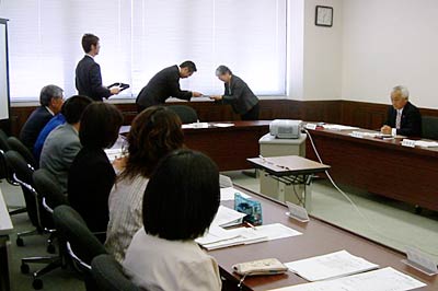 4月30日開かれた三条市こども未来委員会第1回会合