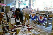 4月26日から開いている金物特価市の会場