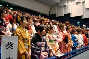 GW後半「憲法記念日」に加茂市成人式、412人のおとなの門出を祝う