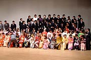 式典後は出身中学校ごとに記念撮影