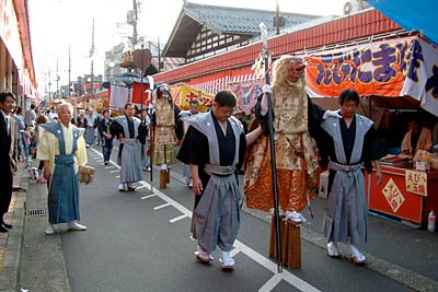 19日行われた燕・戸隠神社春季例大祭、大名行列の天狗