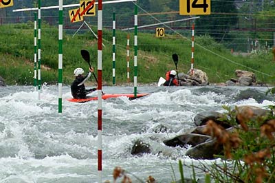 24、25日と三条市南五百川付近の八木ヶ鼻特設カヌー会場で行われた第29回北信越国民体育大会のカヌー競技