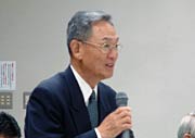 あいさつする渡辺三条商議所会頭
