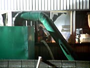 ガラス越しに炎が見えた1階部分の窓