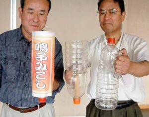 ことしの飛燕夏まつりのよさこいソーランでアイデアグッズ、ペットボトルのエコちょうちんをお披露目