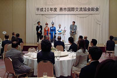  ＝13日開かれた津雨市国際交流協会の総会