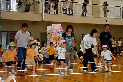 21日開かれた燕市立四幼稚園合同運動会