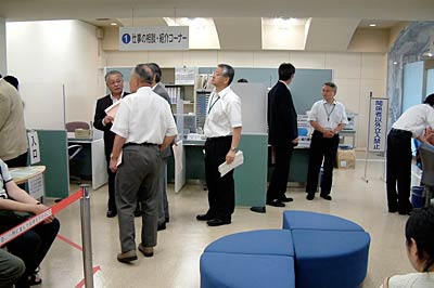 さっそく業務を開始した燕市地域職業相談室