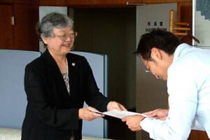 三条市こども未来委員会が栄庁舎の子育て支援施設として整備で市長に提言