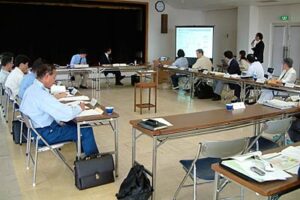 3日開かれた第3回燕市新庁舎建設基本計画検討委員会