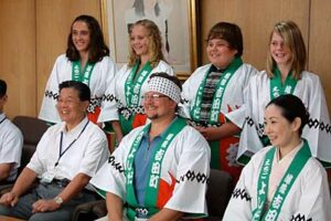 燕市の友好姉妹都市、米・ダンディー村から中学生の使節団が来燕