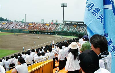 夏の甲子園の新潟県大会決勝進出を決めた準決勝緒の新潟県央工高応援席