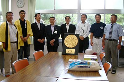 県央工高に農畜産物を寄付したJAにいがた南蒲、JA全農にいがた、大島園芸振興協議会