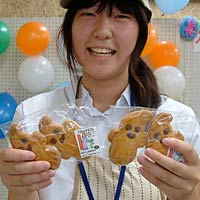 開店にぎりぎり間に合った苦心の新作「ドジョっ子サブレ」