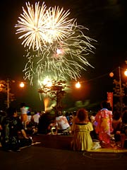 夜は花火大会