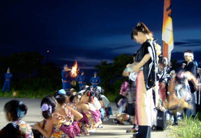 花火の打ち上げ前に行われた燕市よさこいソーラン大会