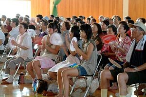 新潟県央工業高校の校内応援会場では300人余りが観戦、応援