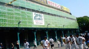 甲子園初戦に向けて県央工高ナインが球場入り