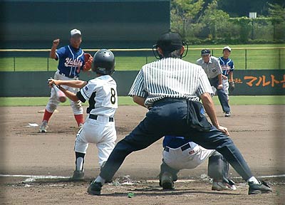 2、3の2日間、三條機械スタジアムで開かれた第14回県央地域選抜少年野球大会、決勝の吉田北小スピリッツの攻撃
