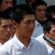 あいさつする池田主将