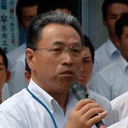 あいさつする坂井校長