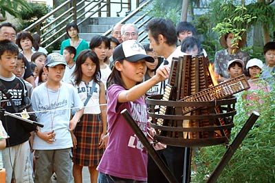 「そろばんの日」の8月8日に宗正寺で行われた三条珠算学校のそろばん供養
