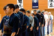 亡くなった大竹保男さんに黙とう