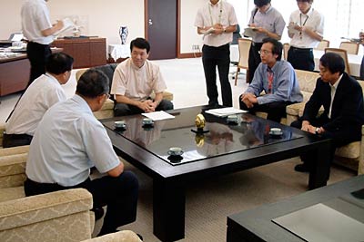 4首長と泉田知事が歓談、意見交換