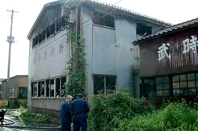  午前7時54分撮影燕市杣木地内の火災現場