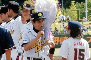 三條機械スタジアムで欽ちゃん球団交流戦、スタジアムは欽ちゃんワールドの笑顔に包まれる