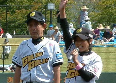 欽ちゃんと並んで片岡選手が選手宣誓