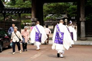 「秋分の日」の23日は彼岸の中日、寺院は墓参りに切れ目なく