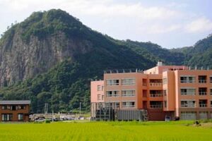 10月1日に内科・精神科の外来診療を開設する「かもしか病院」