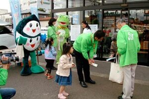 三条市がエコ「らて」PRイベント、「らて」でもらえる専用エコごみ袋やマイバッグ持参の買い物をPR