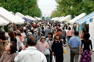5日開かれた第28回燕青空即売会