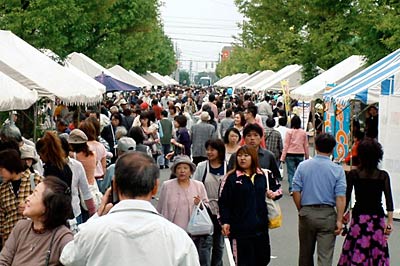 5日開かれた第28回燕青空即売会