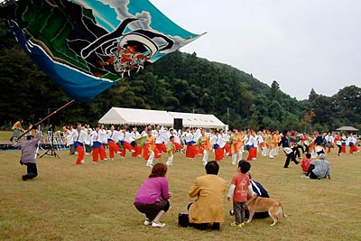 5日、三条市総合運動で開かれた初めてのボールパークフェスティバル
