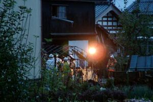 三条市柳沢地内でビニールハウスが燃えた火災現場