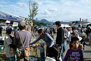 にぎわう会場