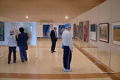 17日開幕した第3回燕市美術展覧会