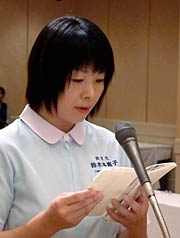 45期生代表で誓いの言葉を述べる鈴木さん