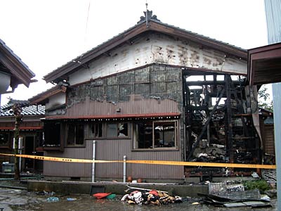 燕市の火災現場