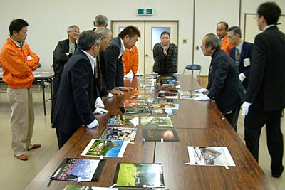 27日開かれた「2008しただふるさとフォトコンテスト」の審査会