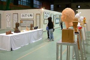 5日まで加茂市民体育館で開かれている第41回加茂市美術展